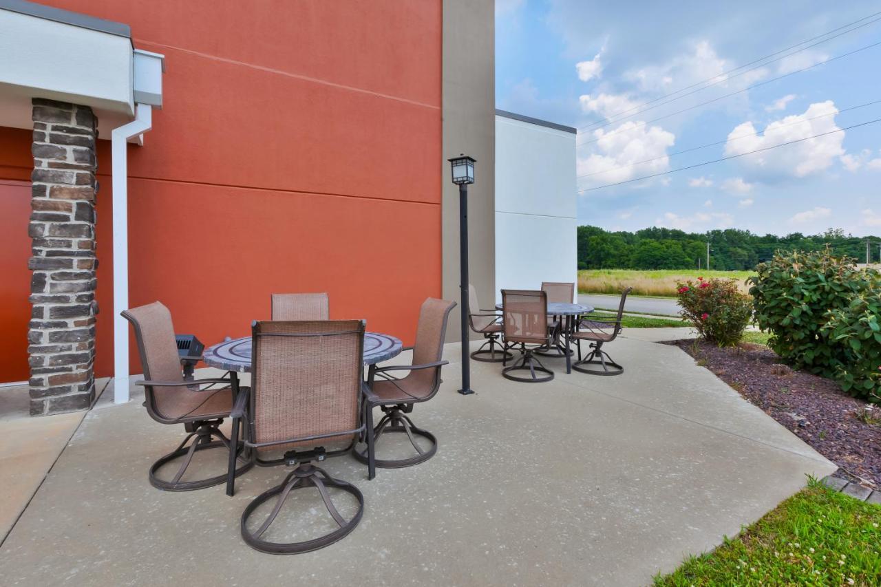 Holiday Inn Express & Suites - Effingham By Ihg Exterior photo