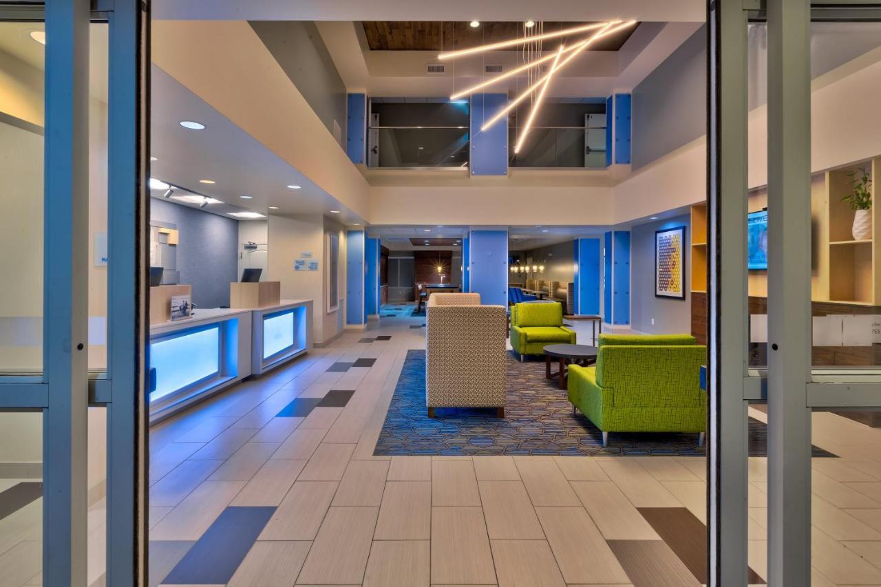 Holiday Inn Express & Suites - Effingham By Ihg Exterior photo